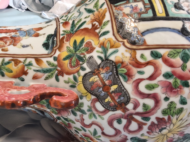 古玩陶瓷清道光 粉彩人物紋雙耳瓶真品鑒賞圖