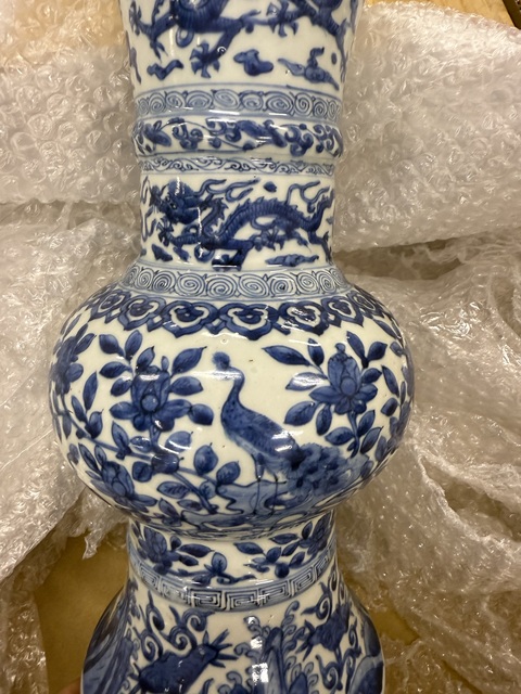 古玩陶瓷龍鳳紋青花瓶真品鑒賞圖