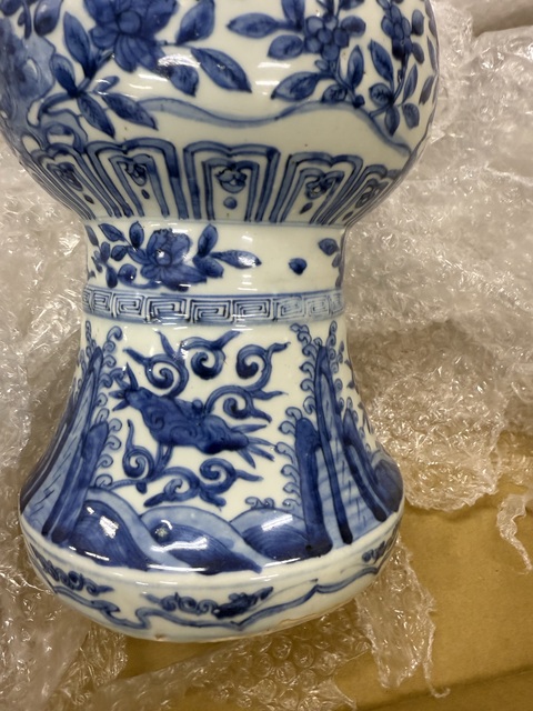 古玩陶瓷龍鳳紋青花瓶真品鑒賞圖