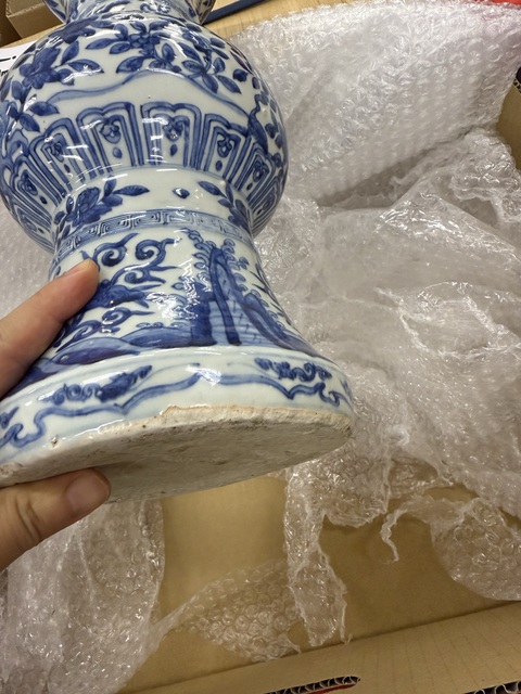古玩陶瓷龍鳳紋青花瓶真品鑒賞圖
