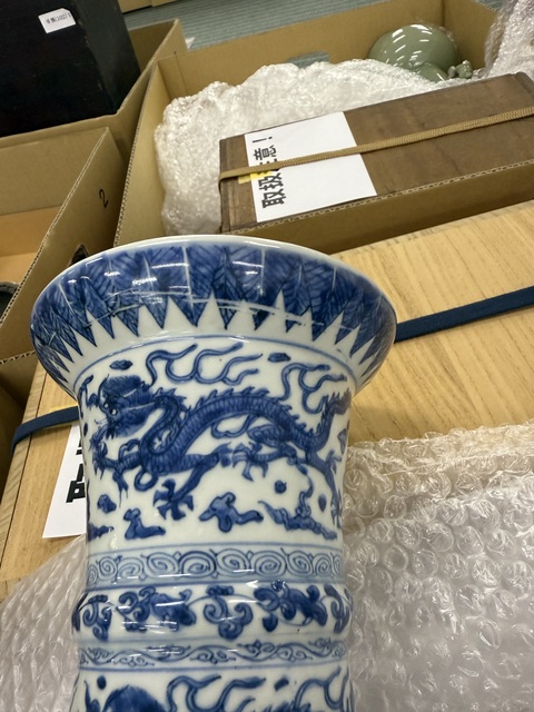 古玩陶瓷龍鳳紋青花瓶真品鑒賞圖