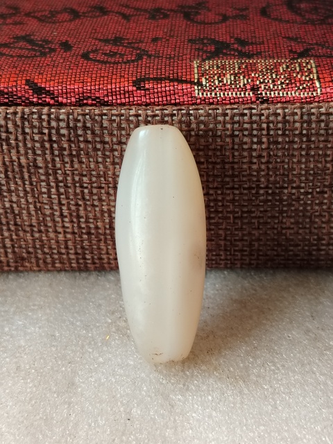 古玩玉器大尺寸清瑪瑙橄欖珠拍賣,當前價格420元