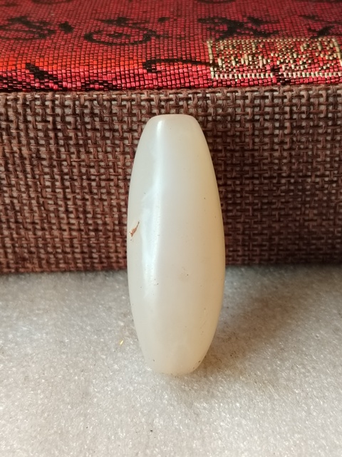 古玩玉器大尺寸清瑪瑙橄欖珠拍賣,當前價格420元