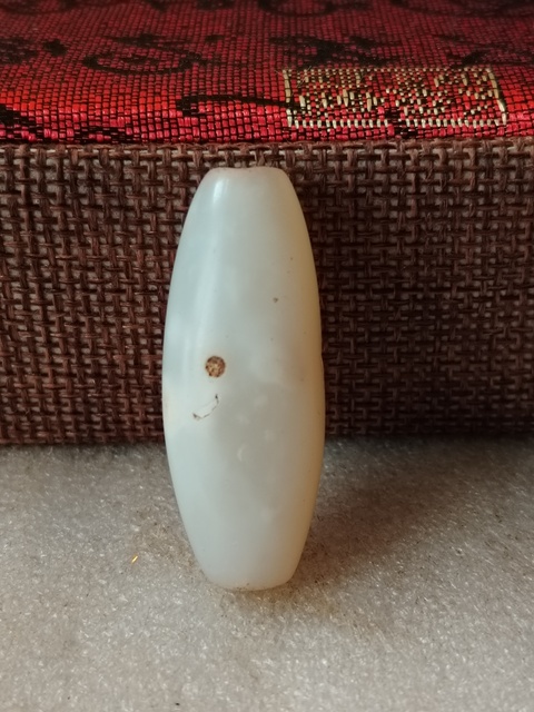古玩玉器大尺寸清瑪瑙橄欖珠拍賣,當前價格420元