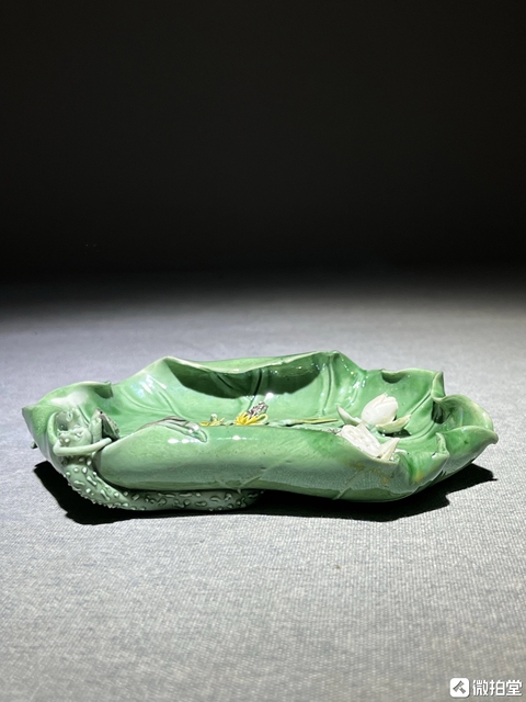 古玩陶瓷清晚期 雕瓷荷花紋筆舔真品鑒賞圖