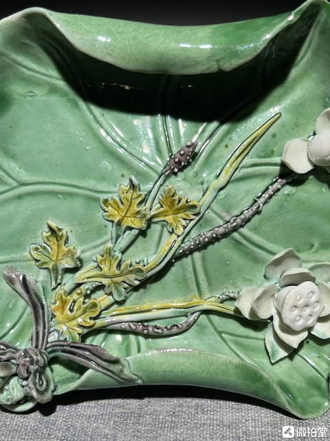 古玩陶瓷清晚期 雕瓷荷花紋筆舔真品鑒賞圖
