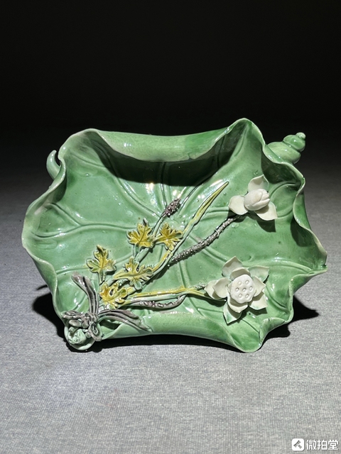 古玩陶瓷清晚期 雕瓷荷花紋筆舔真品鑒賞圖