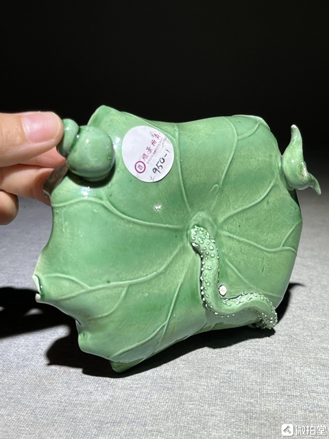 古玩陶瓷清晚期 雕瓷荷花紋筆舔真品鑒賞圖