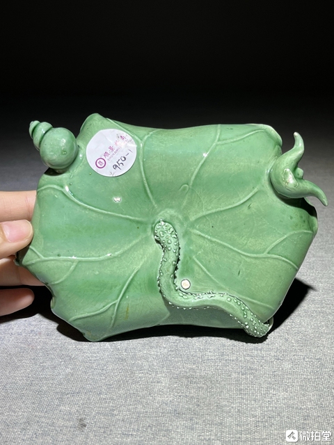 古玩陶瓷清晚期 雕瓷荷花紋筆舔真品鑒賞圖