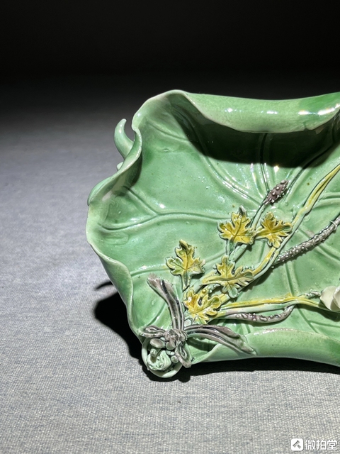 古玩陶瓷清晚期 雕瓷荷花紋筆舔真品鑒賞圖