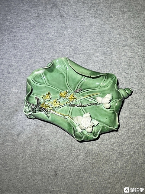 古玩陶瓷清晚期 雕瓷荷花紋筆舔真品鑒賞圖