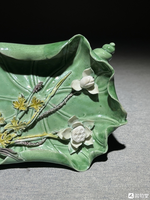 古玩陶瓷清晚期 雕瓷荷花紋筆舔真品鑒賞圖