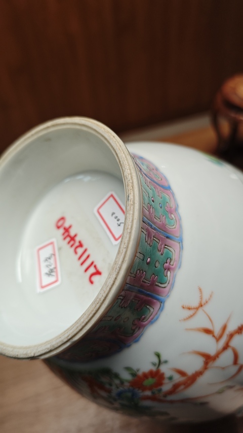 古玩陶瓷民國 粉彩花卉紋雙耳尊真品鑒賞圖