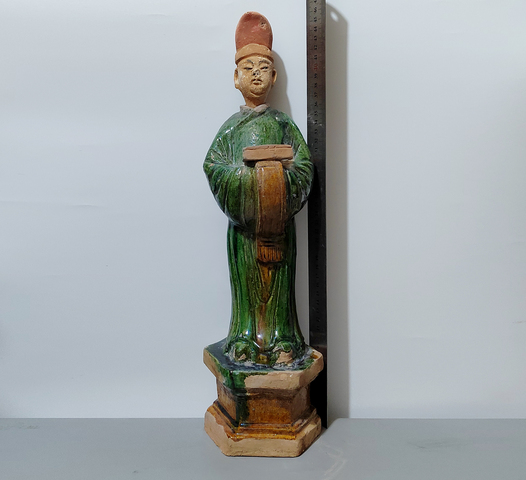 古玩陶瓷明三彩人物俑真品鑒賞圖