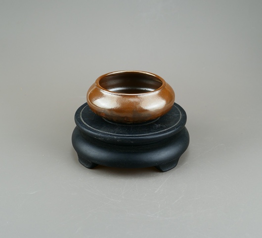 古玩陶瓷耀州窯紫金釉水盂真品鑒賞圖