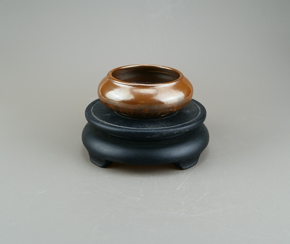 古玩陶瓷耀州窯紫金釉水盂真品鑒賞圖