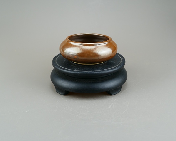 古玩陶瓷耀州窯紫金釉水盂真品鑒賞圖