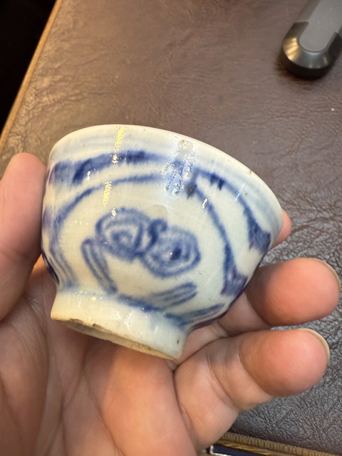 古玩陶瓷青花花卉紋喜字杯真品鑒賞圖