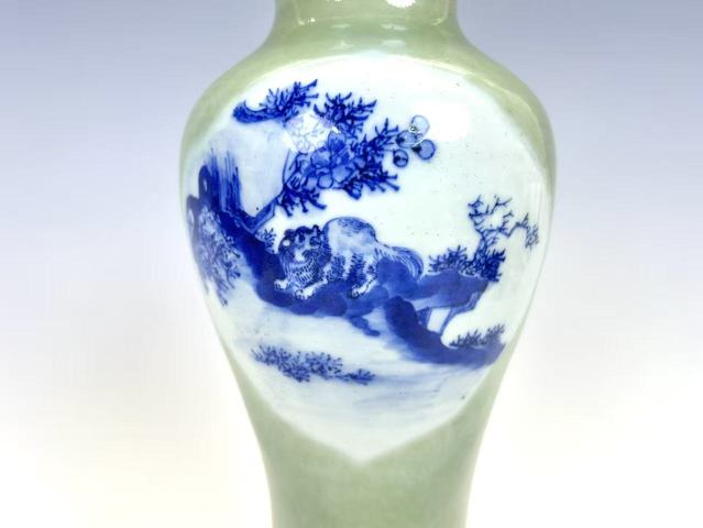 古玩陶瓷清中期·豆青釉青花留白開窗廣口梅瓶拍賣,當(dāng)前價格2880元