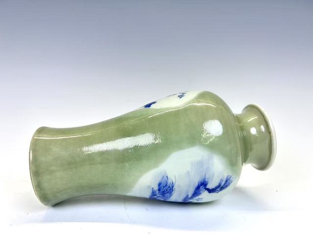 古玩陶瓷清中期·豆青釉青花留白開窗廣口梅瓶拍賣,當(dāng)前價格2880元