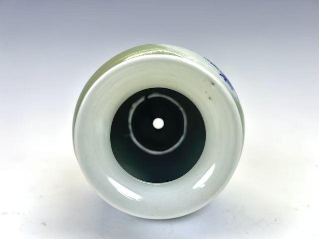 古玩陶瓷清中期·豆青釉青花留白開窗廣口梅瓶拍賣,當(dāng)前價格2880元
