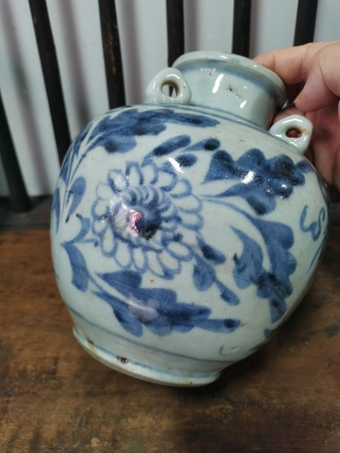 古玩陶瓷花卉紋青花壺真品鑒賞圖