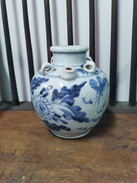 古玩陶瓷花卉紋青花壺真品鑒賞圖