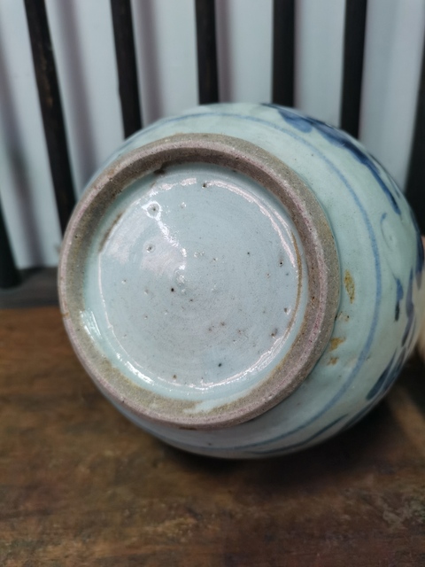 古玩陶瓷花卉紋青花壺真品鑒賞圖