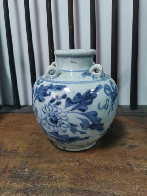古玩陶瓷花卉紋青花壺真品鑒賞圖