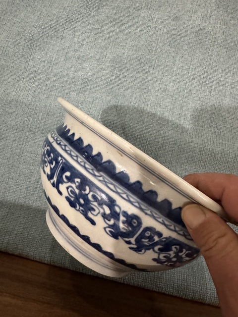 古玩陶瓷青花夔龍紋香爐真品鑒賞圖