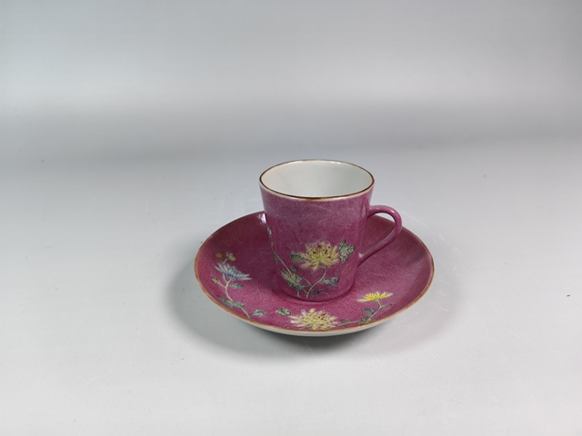 古玩陶瓷民國胭脂紅軋道粉彩花卉紋咖啡杯碟真品鑒賞圖