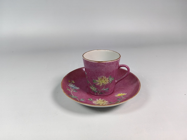 古玩陶瓷民國胭脂紅軋道粉彩花卉紋咖啡杯碟真品鑒賞圖