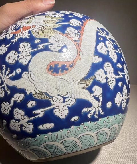 古玩陶瓷藍地粉彩龍紋西瓜罐真品鑒賞圖