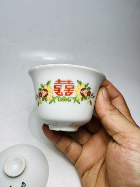 古玩陶瓷貼花粉彩花間喜字紋蓋碗真品鑒賞圖