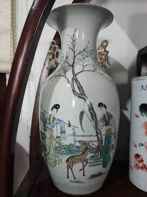 古玩陶瓷仕女龍紋粉彩瓶真品鑒賞圖
