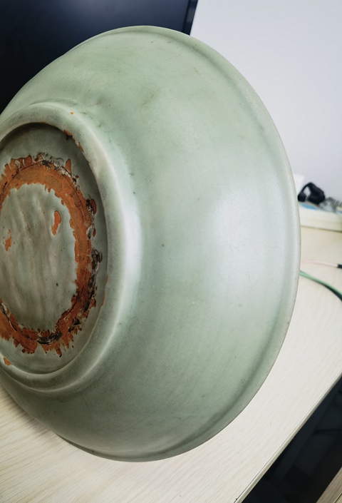 古玩陶瓷龍泉青瓷刻花盤真品鑒賞圖