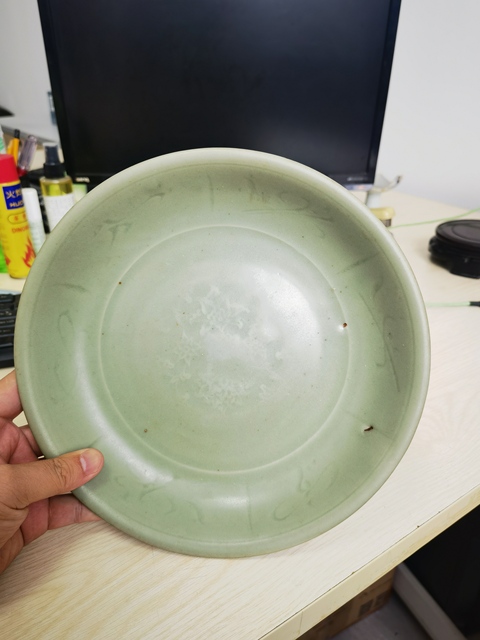 古玩陶瓷龍泉青瓷刻花盤真品鑒賞圖