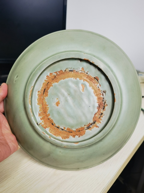 古玩陶瓷龍泉青瓷刻花盤真品鑒賞圖