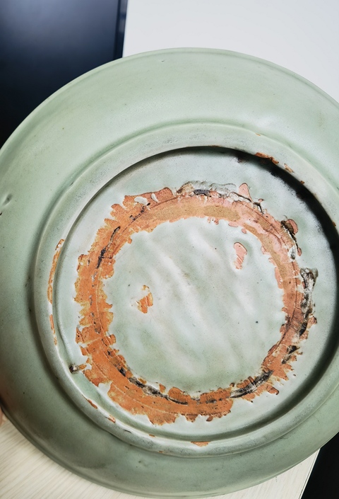 古玩陶瓷龍泉青瓷刻花盤真品鑒賞圖