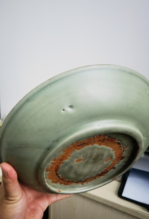 古玩陶瓷龍泉青瓷刻花盤真品鑒賞圖