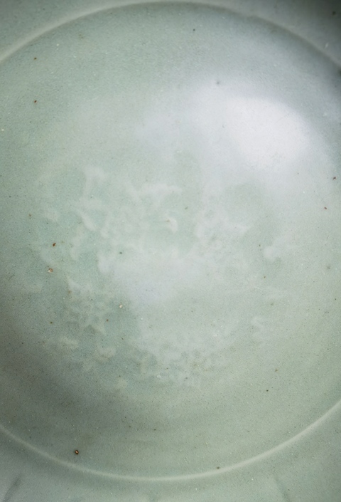 古玩陶瓷龍泉青瓷刻花盤真品鑒賞圖