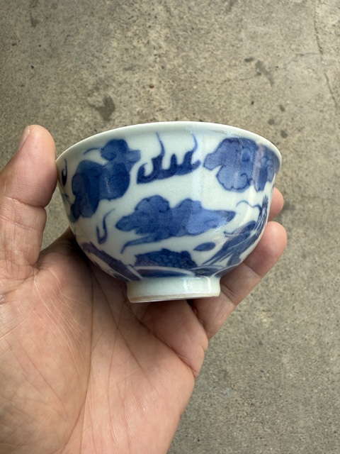 古玩陶瓷龍紋青花杯真品鑒賞圖
