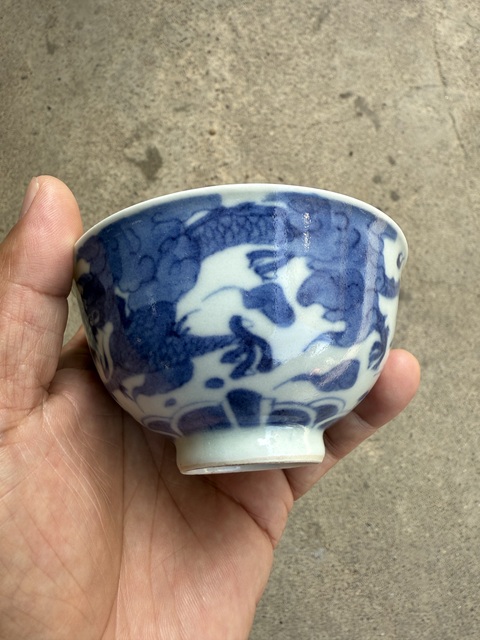 古玩陶瓷龍紋青花杯真品鑒賞圖