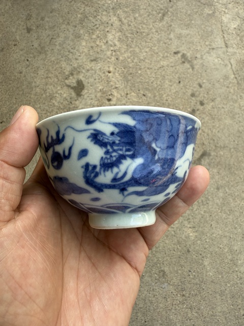 古玩陶瓷龍紋青花杯真品鑒賞圖