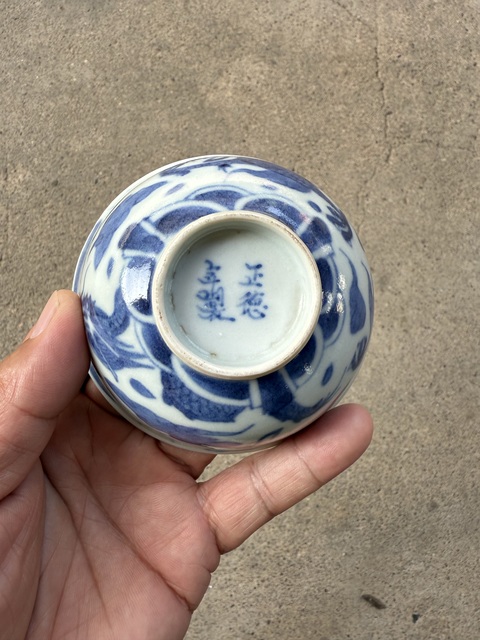 古玩陶瓷龍紋青花杯真品鑒賞圖