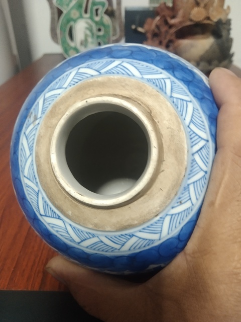 古玩陶瓷青花淡描花卉紋喜字罐真品鑒賞圖