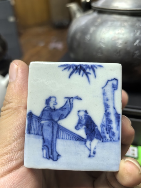 古玩陶瓷青花人物四方盒真品鑒賞圖