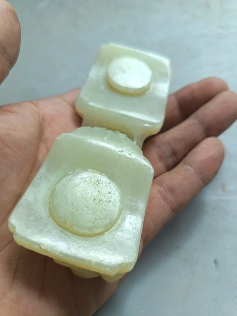 古玩玉器和田玉雕“螭龍紋帶扣”真品鑒賞圖