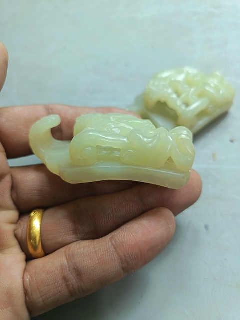 古玩玉器和田玉雕“螭龍紋帶扣”真品鑒賞圖