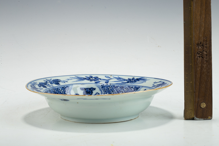 古玩陶瓷清康熙·青花線描花卉紋折沿盤真品鑒賞圖
